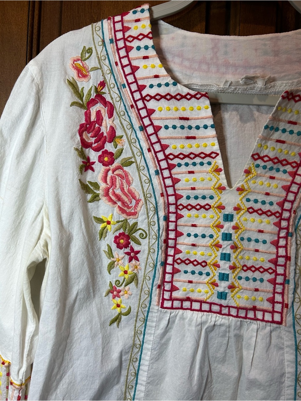 BeachLunchLounge Embroidered White Peasant Tunic  with Floral Detail L - Picture 3 of 6